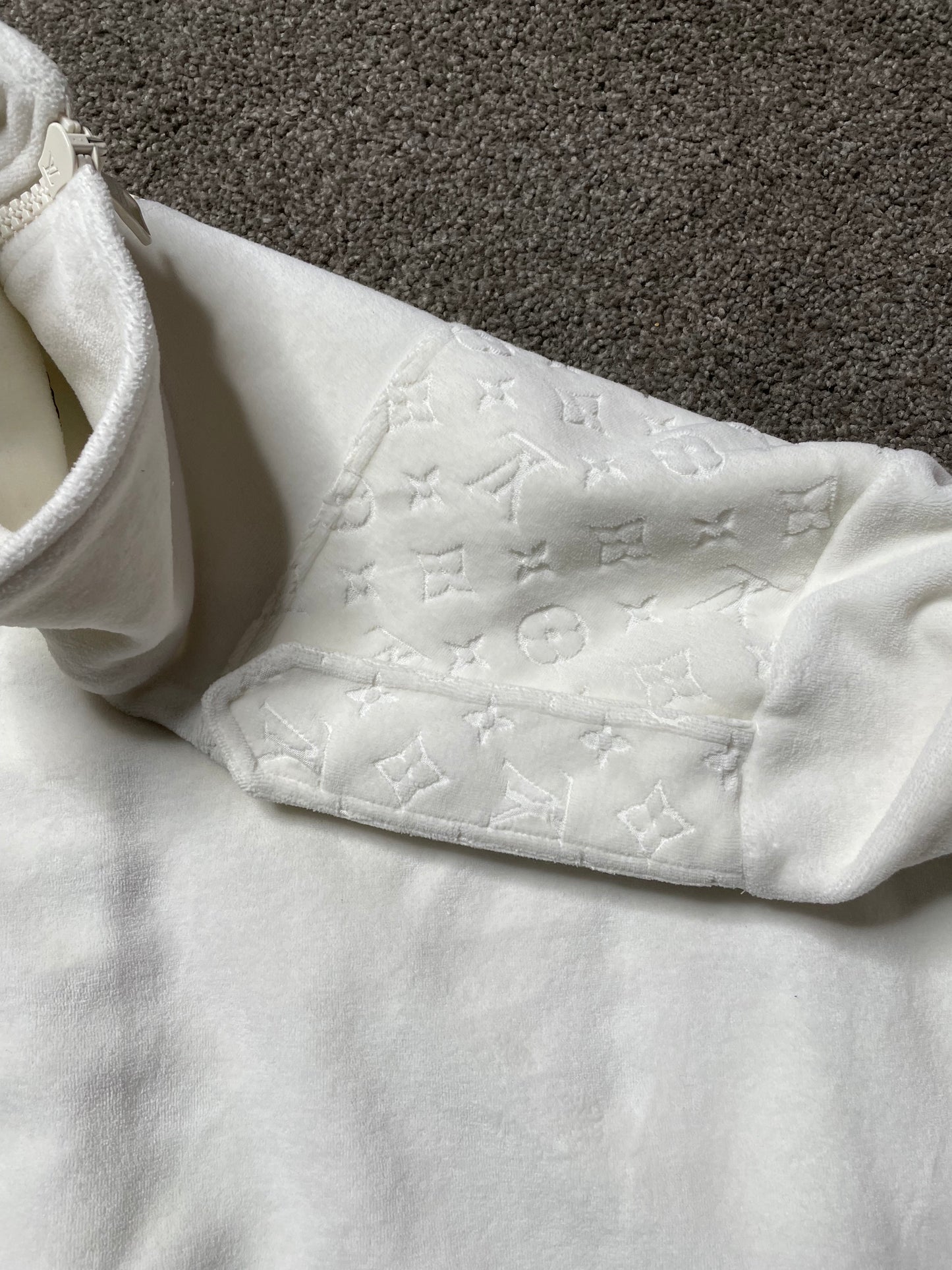 RUNWAY Plain Rainbow white monogram sweater
