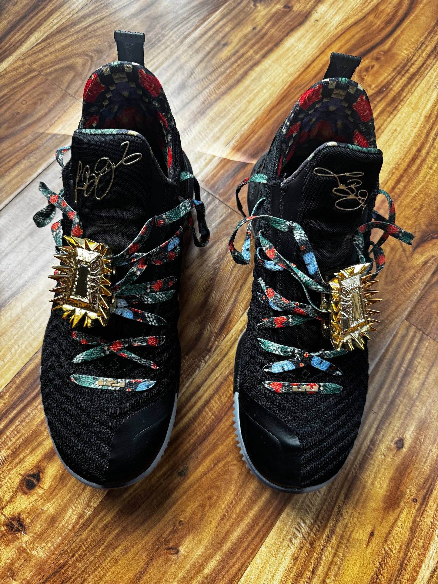 Lebron 16 Watch the Throne