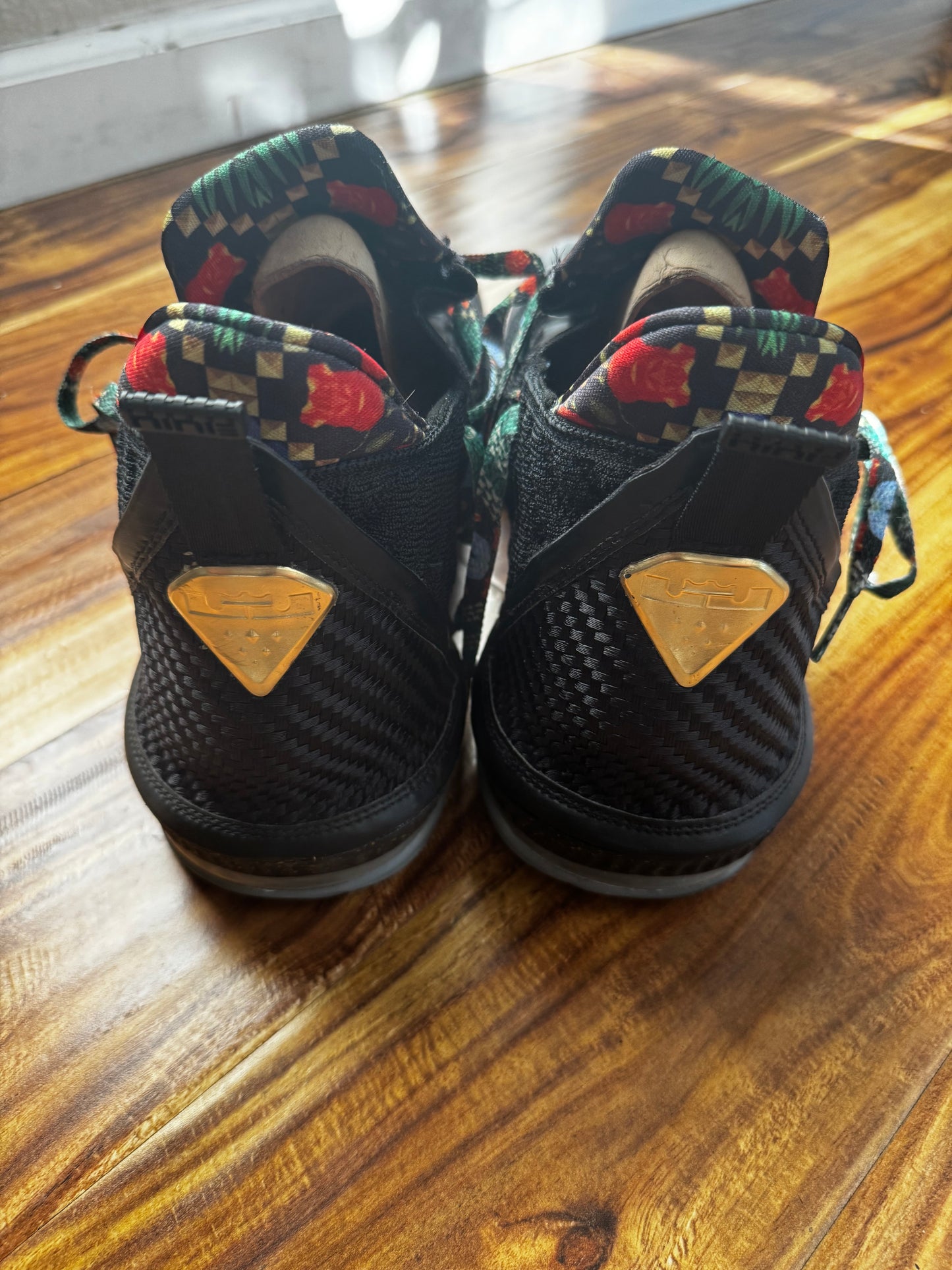 Lebron 16 Watch the Throne