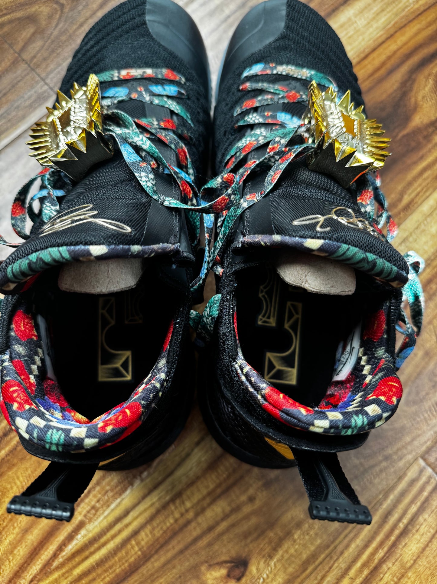 Lebron 16 Watch the Throne