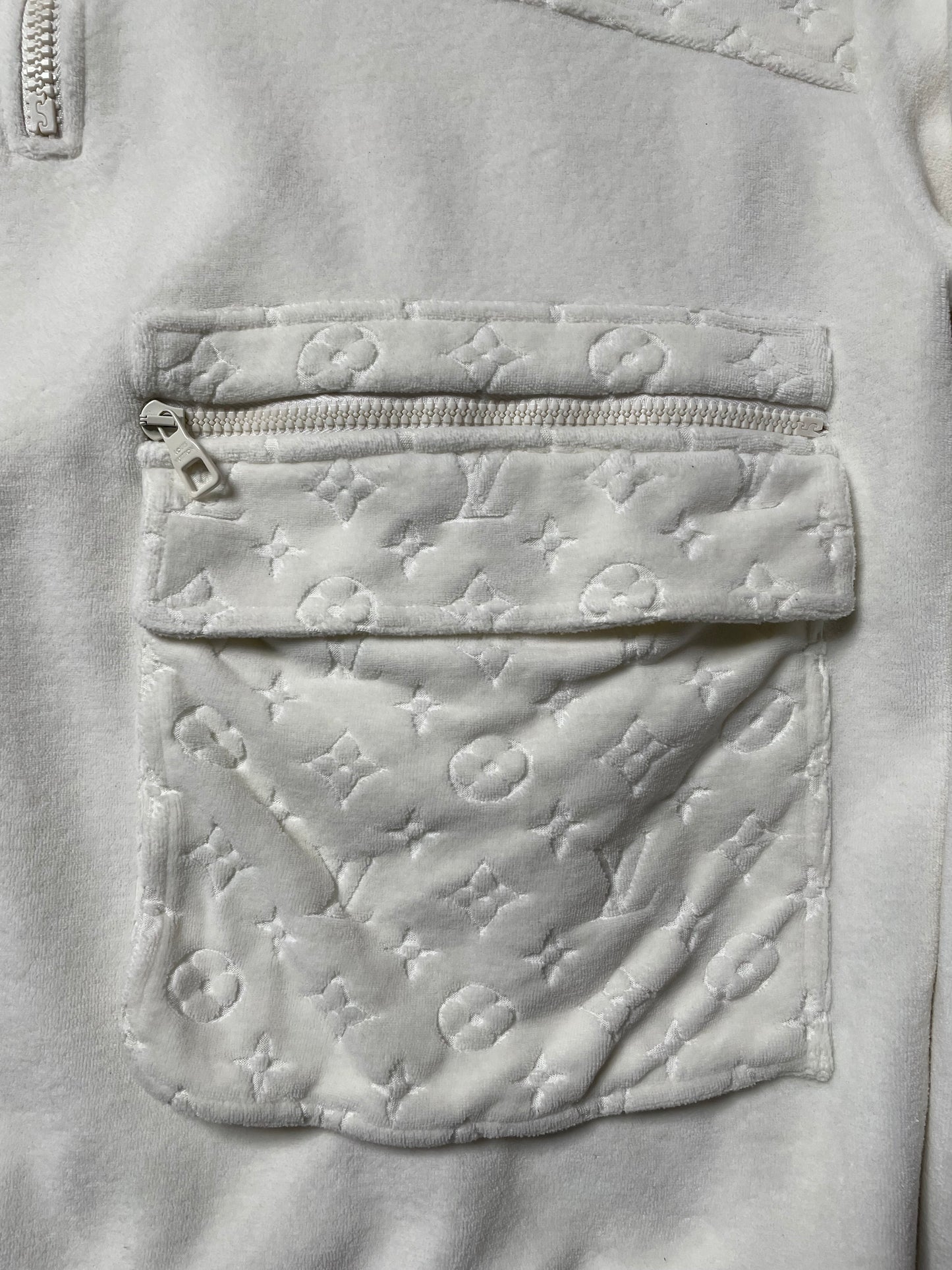 RUNWAY Plain Rainbow white monogram sweater