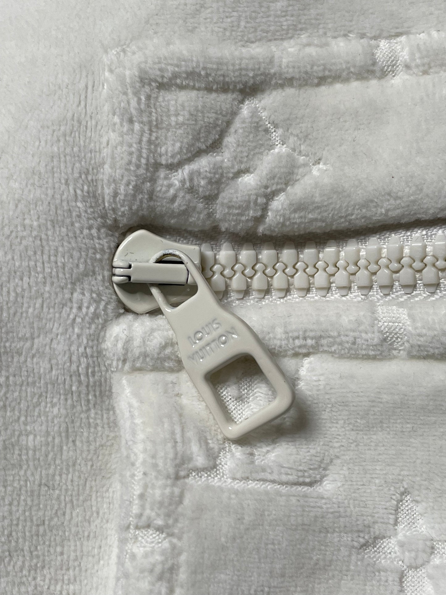 RUNWAY Plain Rainbow white monogram sweater
