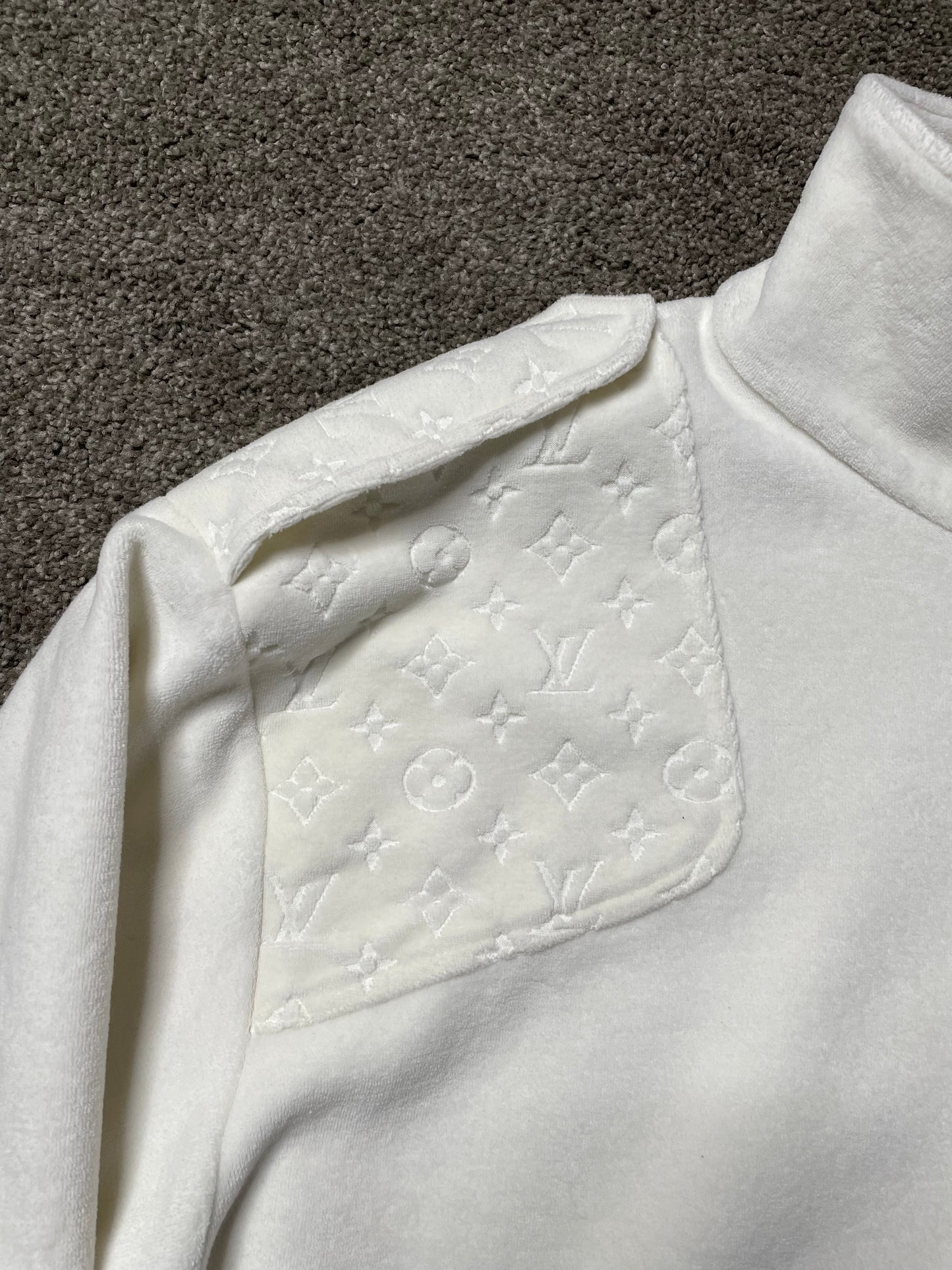 RUNWAY Plain Rainbow white monogram sweater