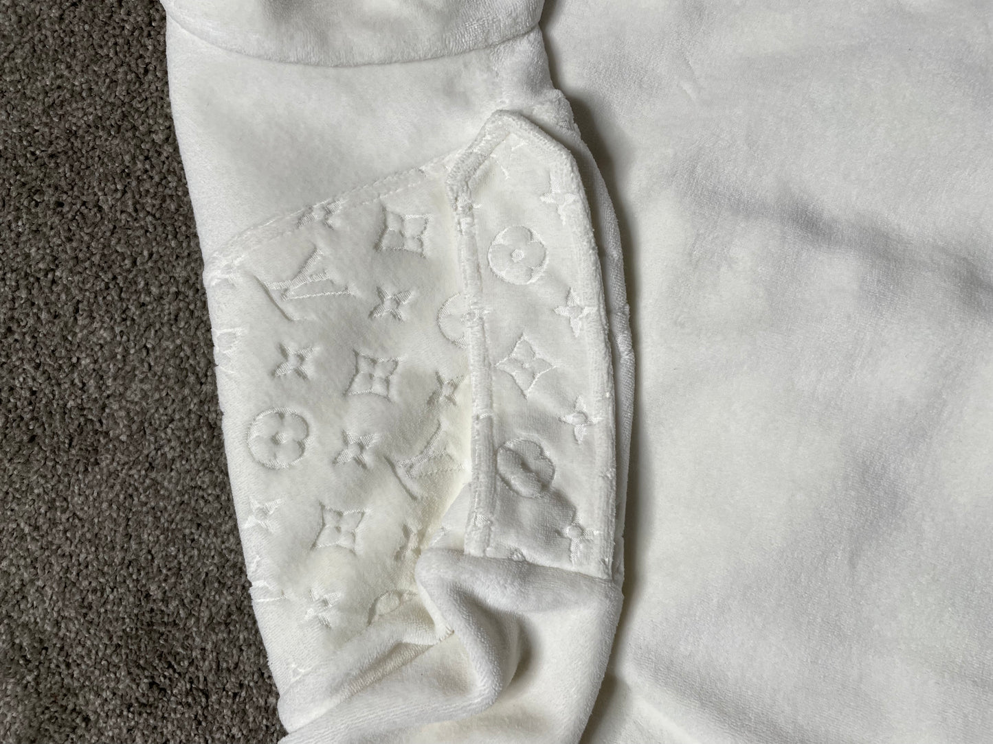RUNWAY Plain Rainbow white monogram sweater