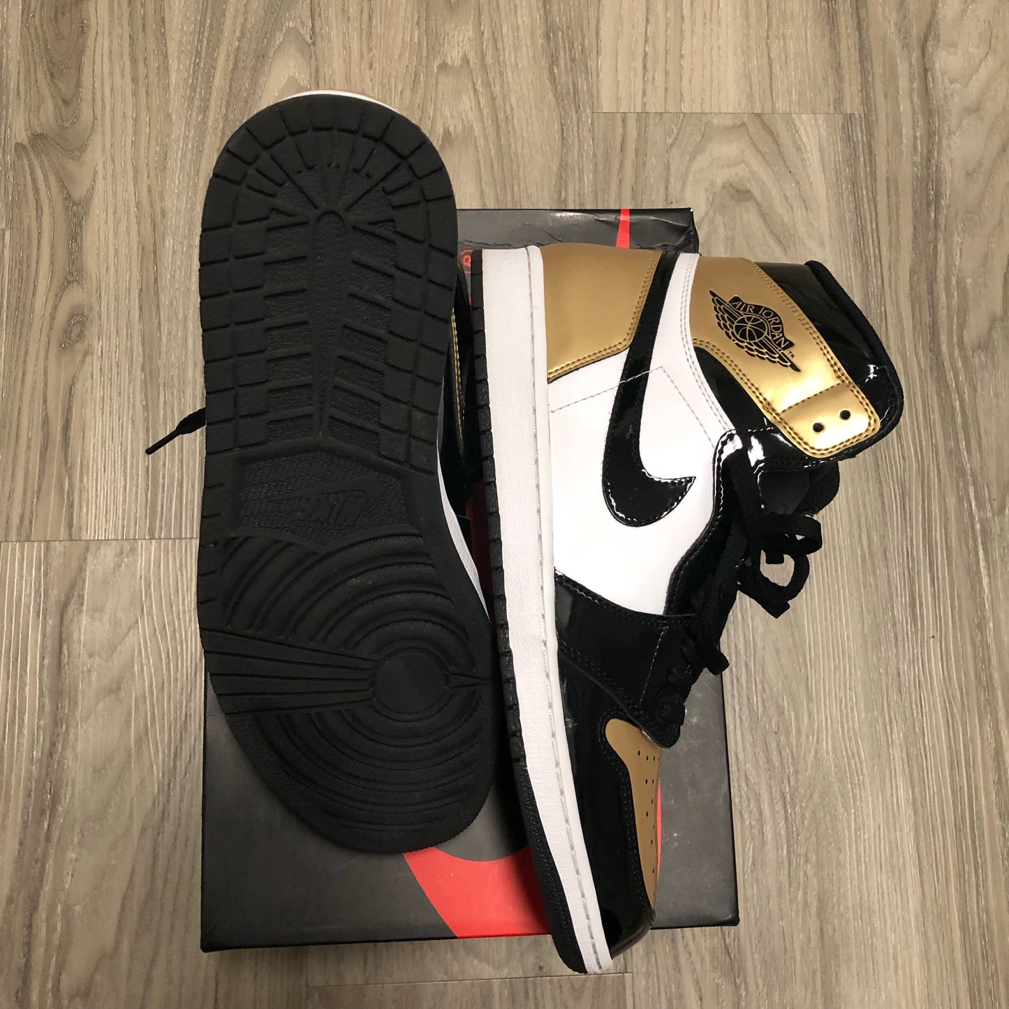 Used Nike Air Jordan 1 Gold Toe
